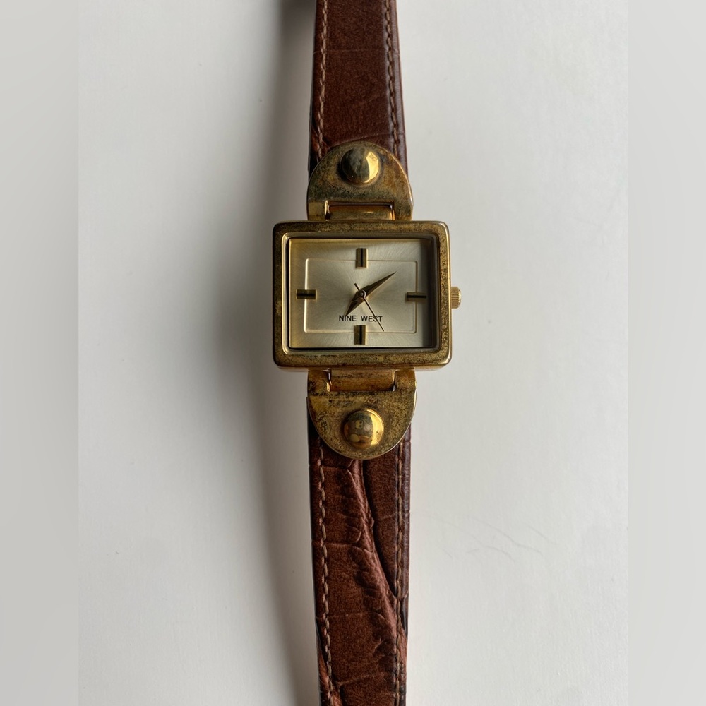 Nine West NW/1086 Leather Band Quartz Women's Watch NEEDS Battery